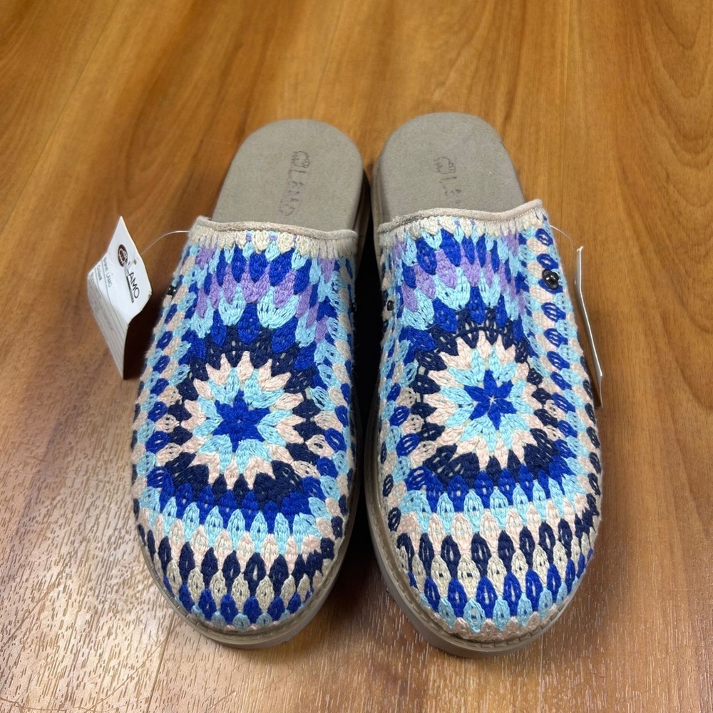 Lamo Women’s Crochet Slip-On Mules Blue & Purple Size 7 NWT